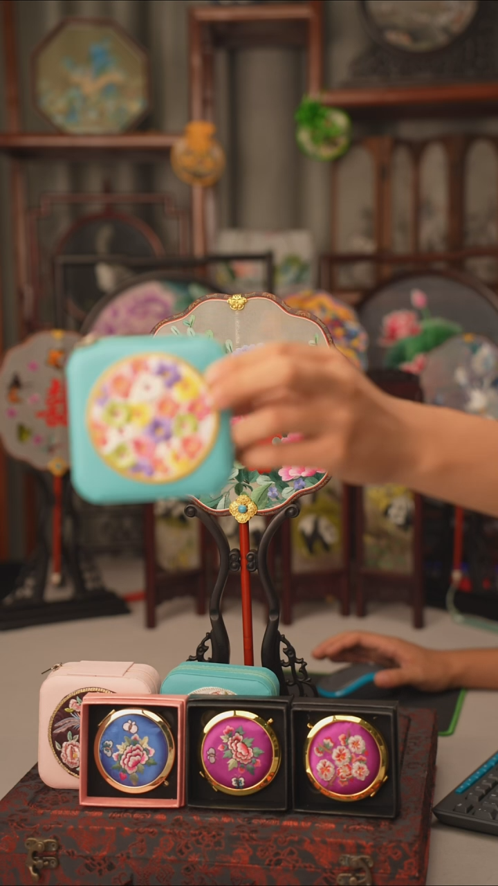 扇子苏绣作品手工首饰盒