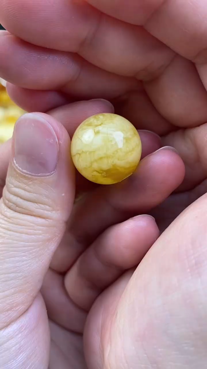 【闪购商品】琥珀裸石未镶嵌月.8