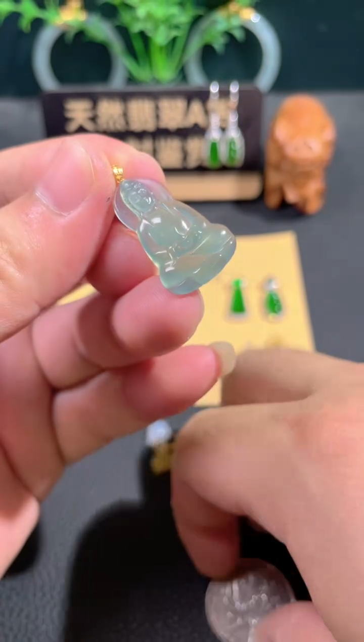 颈饰18K金镶嵌翡翠翡翠