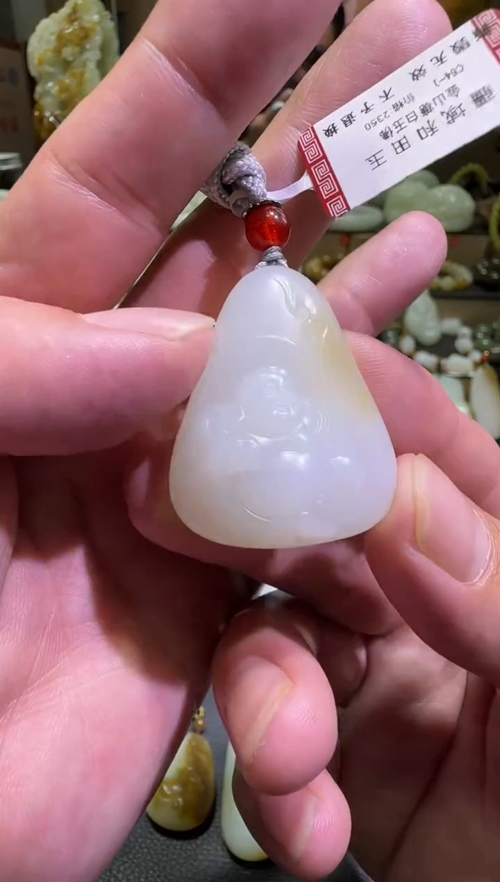 吊坠(赠链)未镶嵌和田玉金山糖白挂件（产地直发）