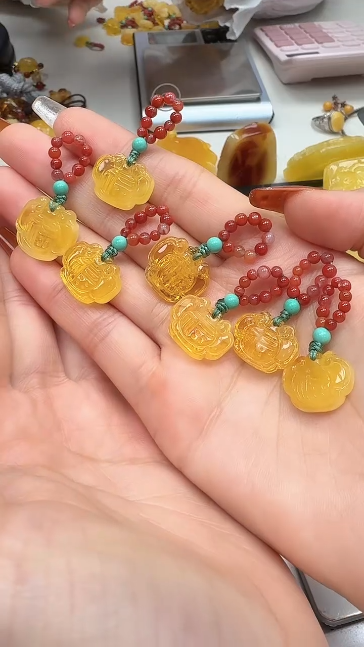 裸石琥珀未镶嵌随机一件