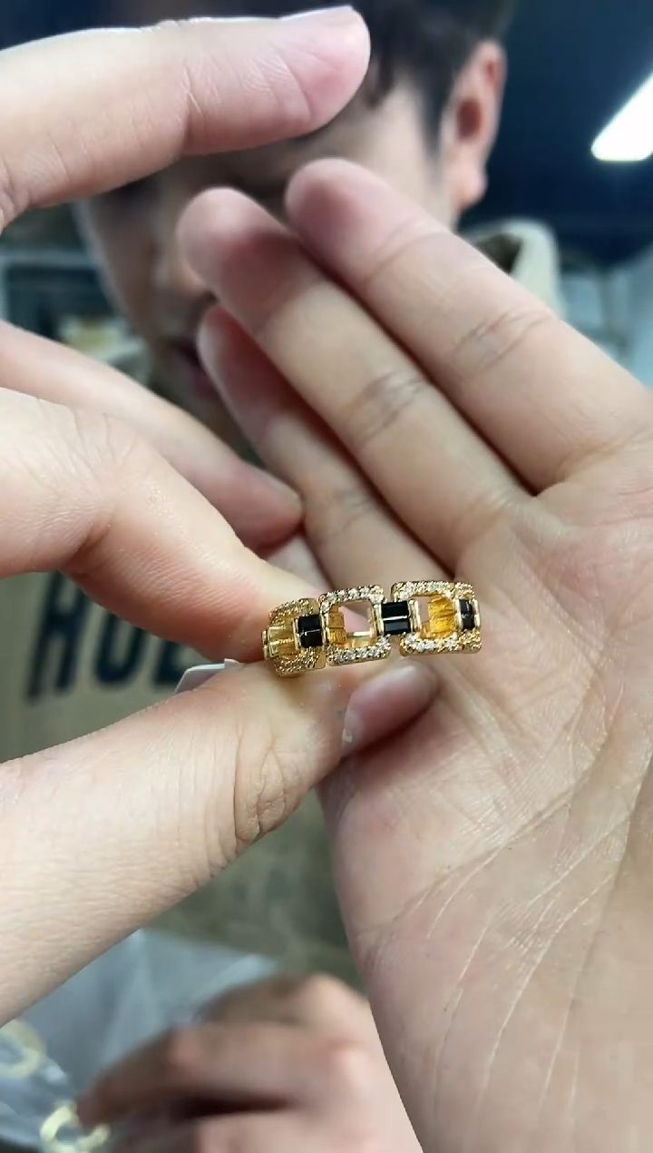 【闪购商品】蓝宝石戒指未镶嵌多样性发其一颜色微差