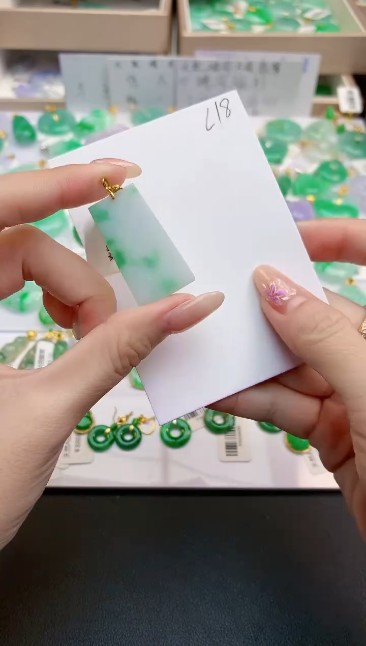 颈饰18K金镶嵌翡翠天然缅甸A货翡翠