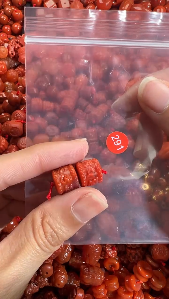 南红玛瑙未镶嵌颈饰1