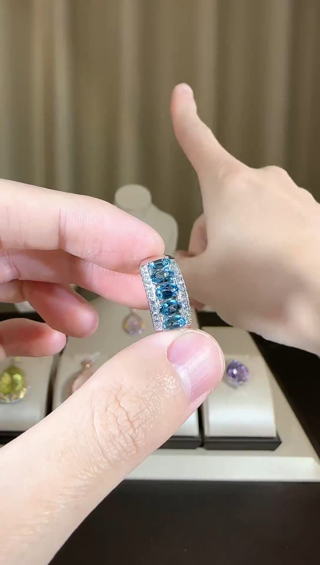 【闪购商品】托帕石戒指银S925镶嵌8mm排戒