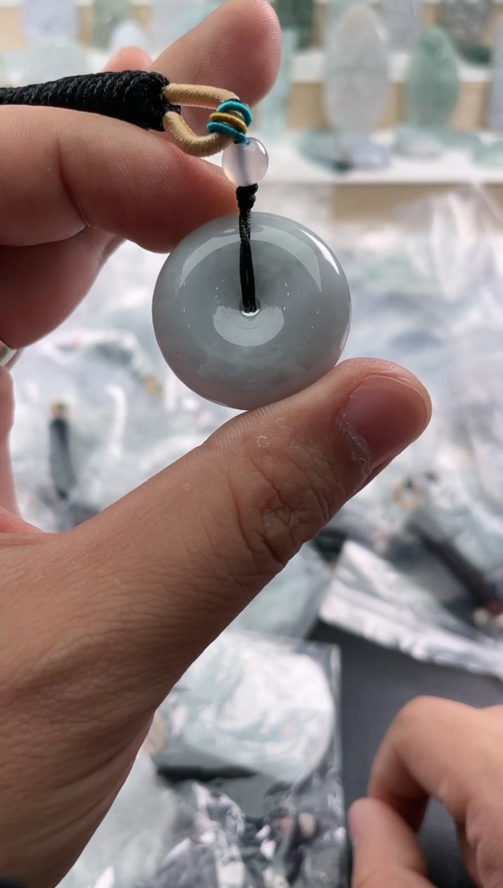 翡翠未镶嵌颈饰..../5/25/ 44