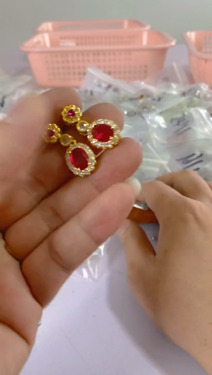 【闪购商品】水晶颈饰银S925镶嵌410红宝，蓝宝，多样性发一件赠链