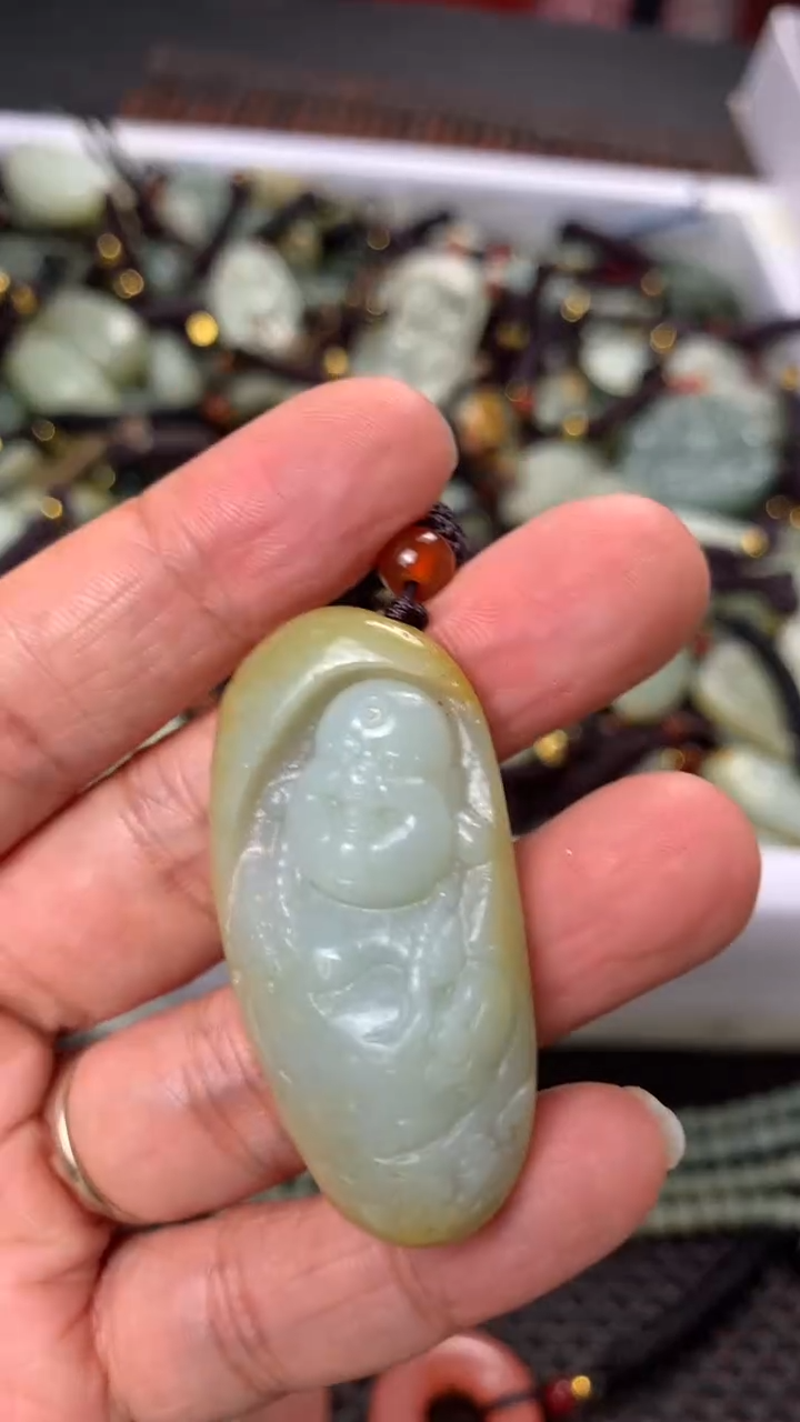 【闪购商品】和田玉颈饰未镶嵌多样性发货没有证书拍一发一有瑕