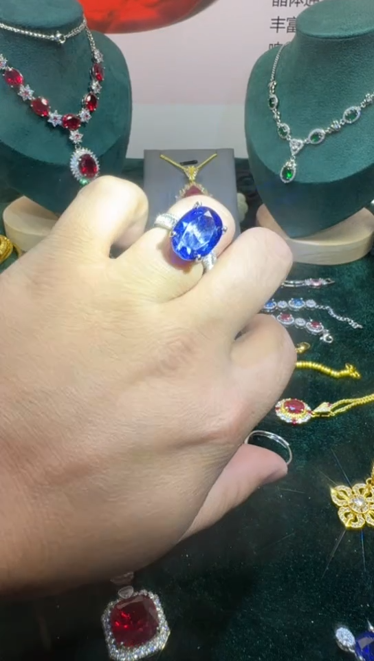 戒指蓝宝石18K金镶嵌1