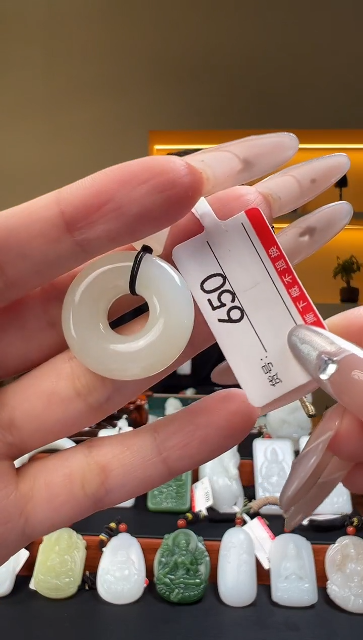 颈饰未镶嵌和田玉1