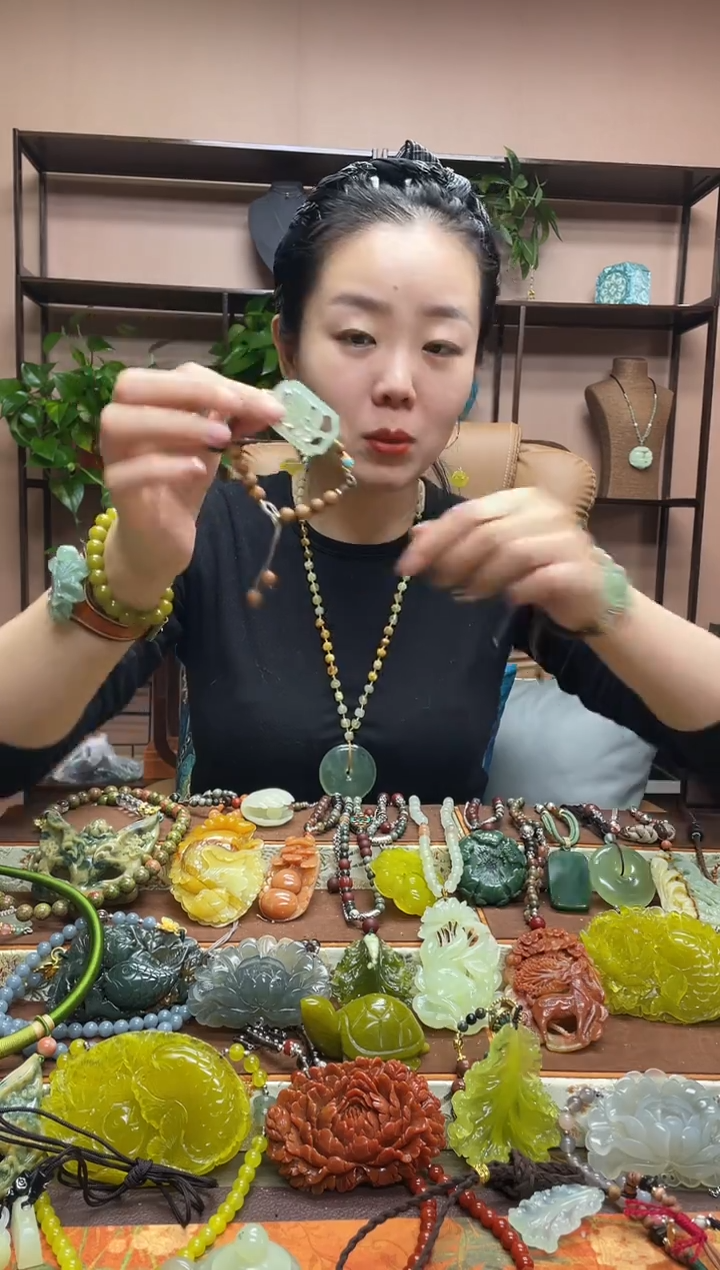 未镶嵌岫玉吊坠多样性发货发其中之一