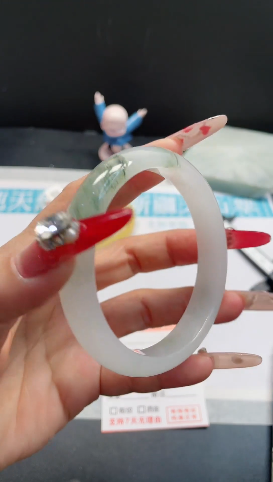【闪购商品】石英质玉手镯未镶嵌240