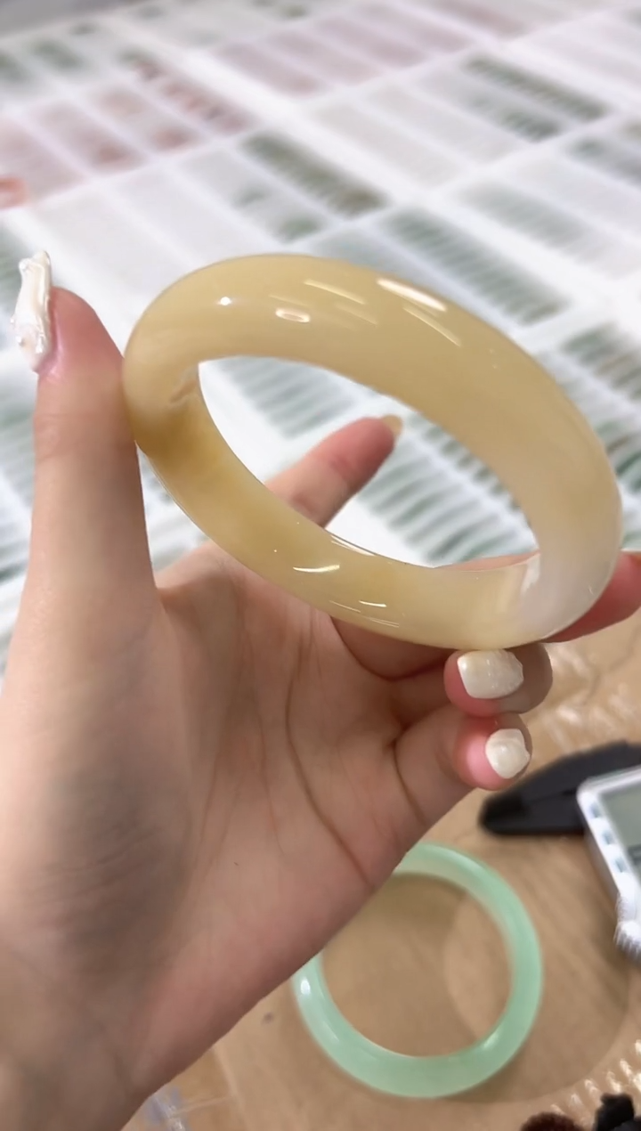 未镶嵌手镯石英质玉26-60HU