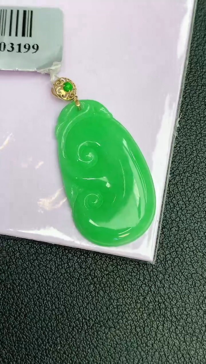 颈饰18K金镶嵌翡翠赠礼盒证书 麦麦