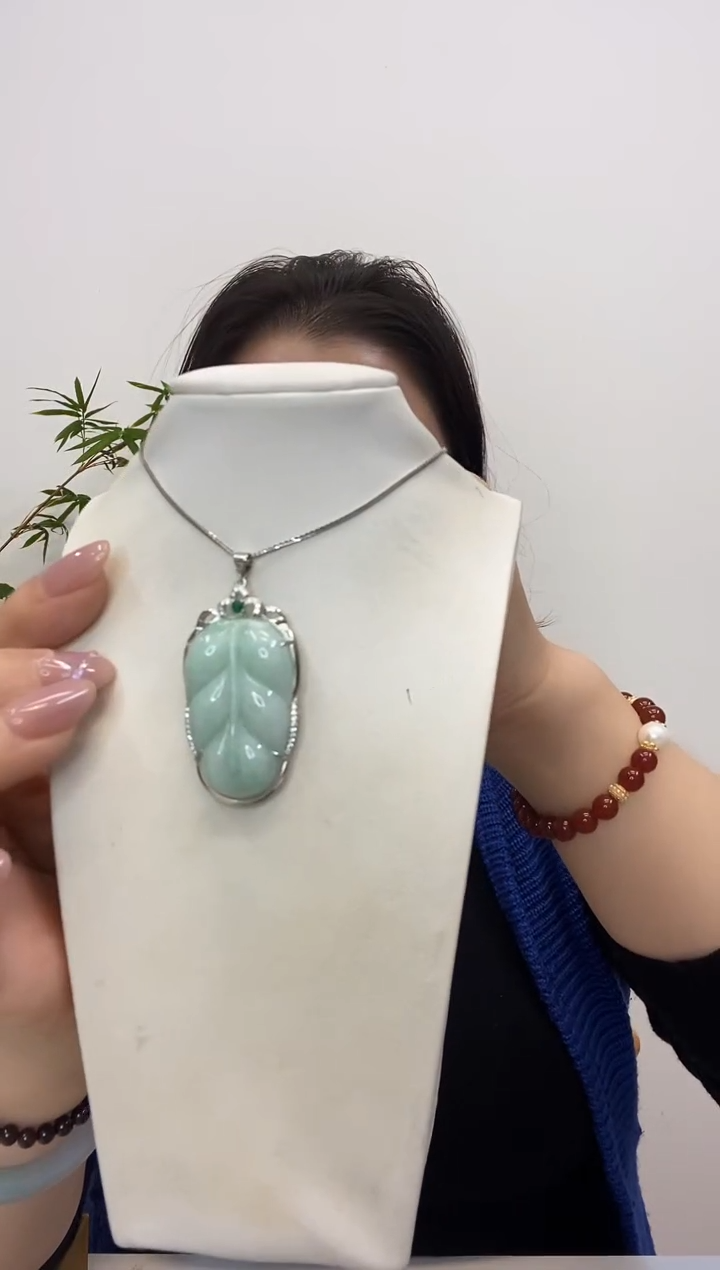 【闪购商品】翡翠吊坠(赠链)银S925镶嵌叶子