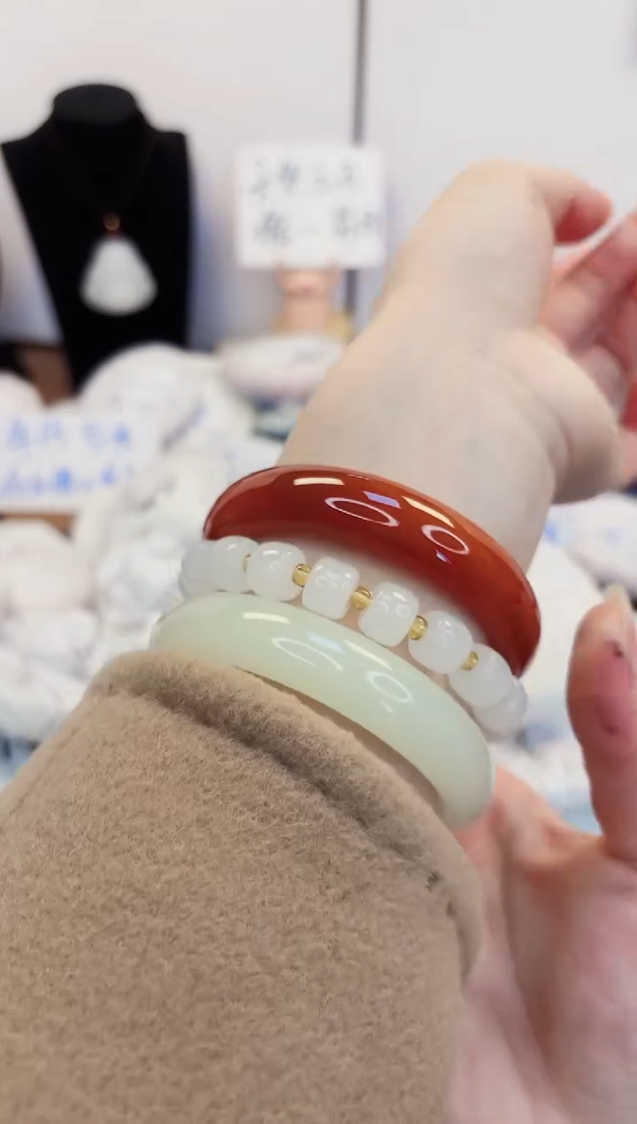 【闪购商品】石英质玉手镯未镶嵌51