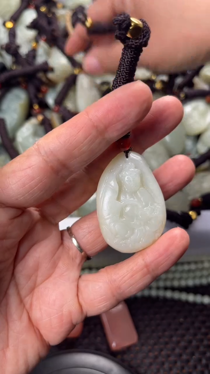 【闪购商品】和田玉颈饰未镶嵌多样性发货没有证书拍一发一有瑕