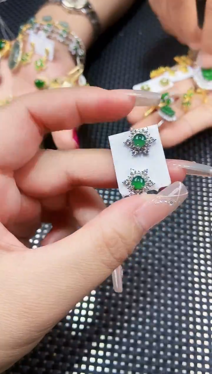 【闪购商品】翡翠耳饰未镶嵌111111111