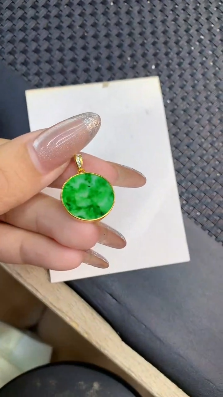 颈饰未镶嵌翡翠1