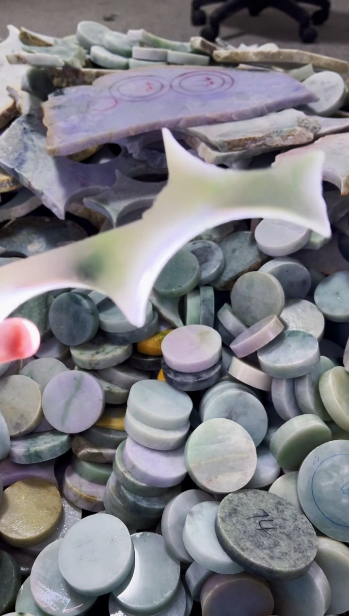 【闪购商品】翡翠颈饰未镶嵌A货吴玉372