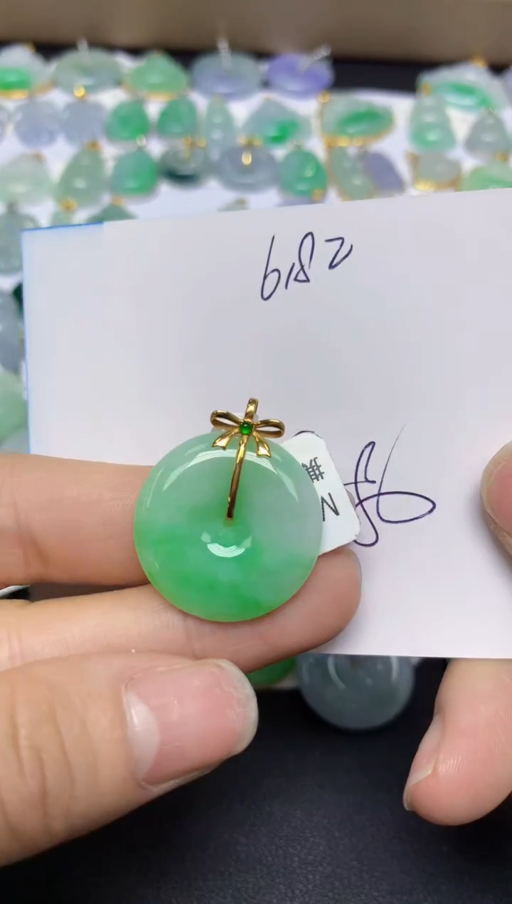 【闪购商品】翡翠挂件18K金镶嵌天然翡翠A货