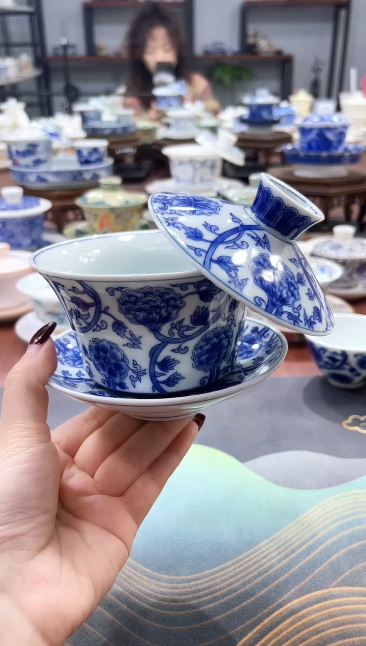 【闪购商品】320釉下彩仿古青花缠枝莲盖碗