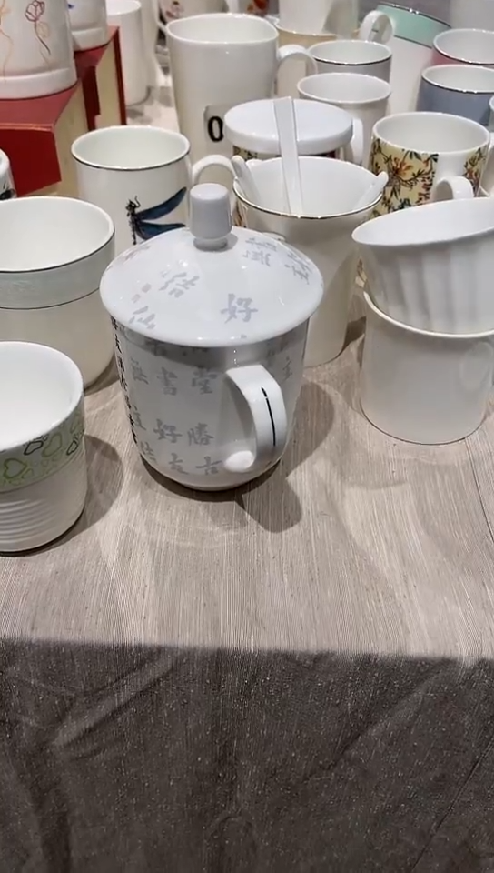 瓷古树仙侣大盖杯1个