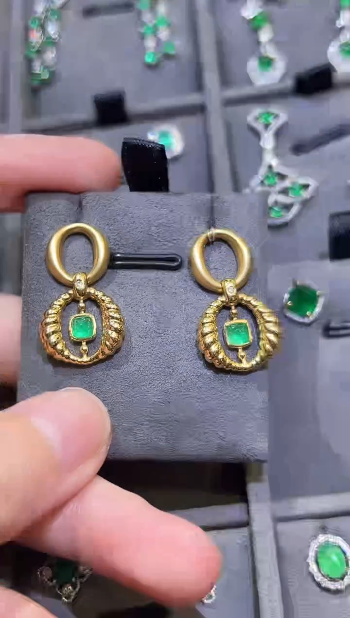 【闪购商品】祖母绿耳饰18K金镶嵌0.45ct