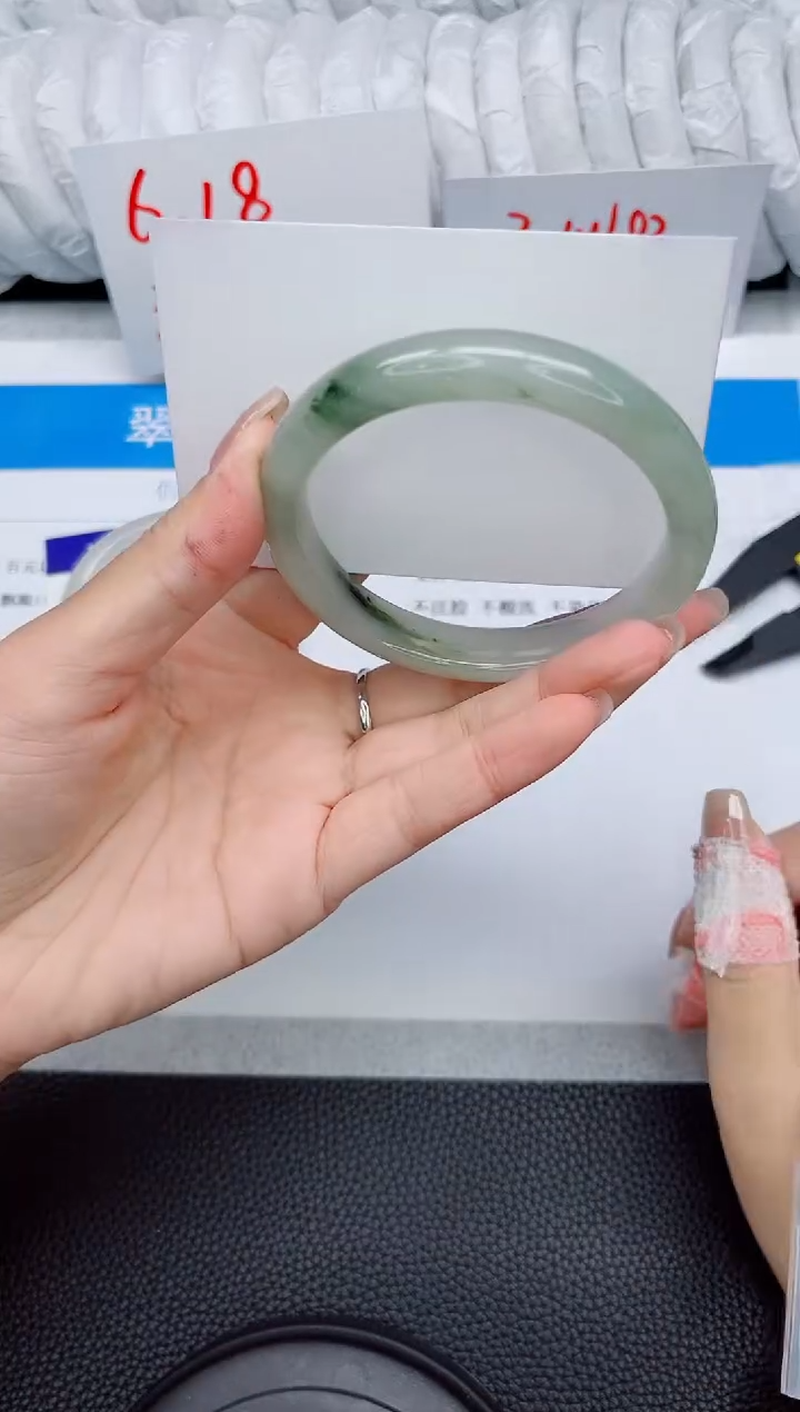 石英质玉手镯未镶嵌368-58.3