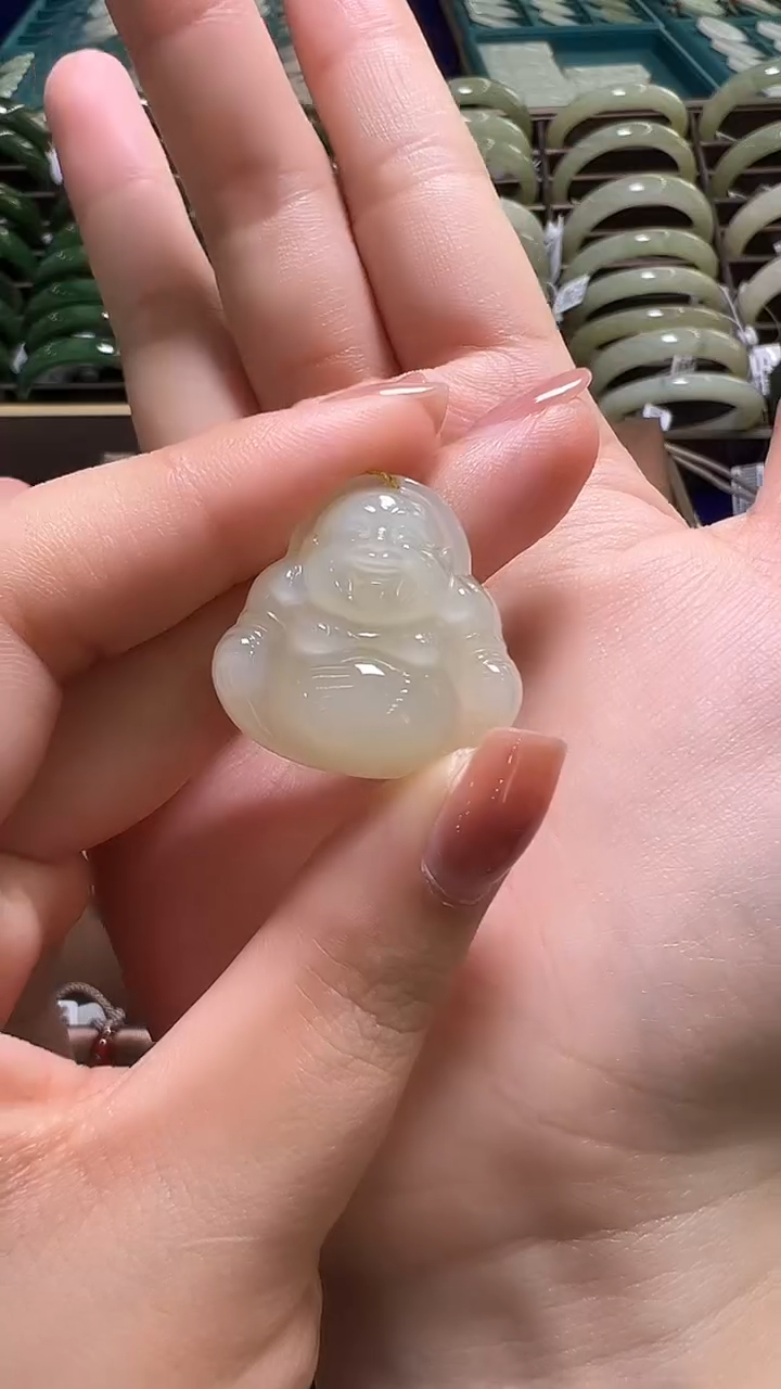 和田玉未镶嵌颈饰吊坠