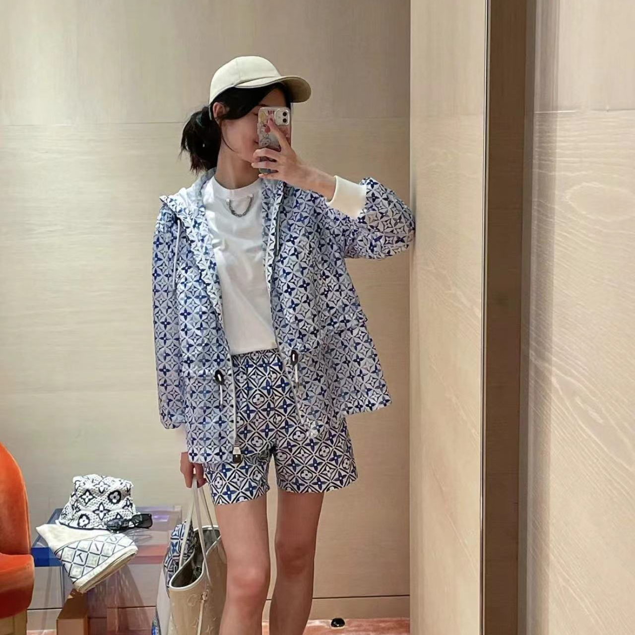 全新未使用 LouisVuitton/路易威登 满logo长袖外套/36