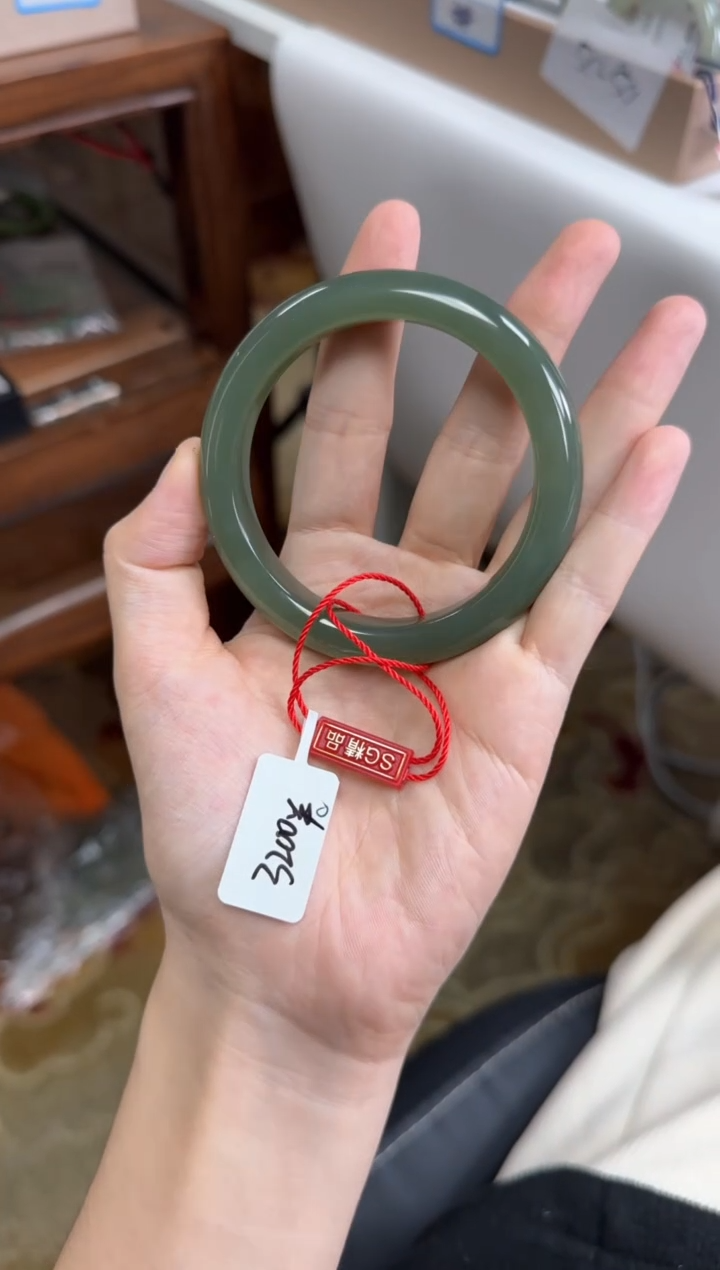 未镶嵌手镯和田玉1