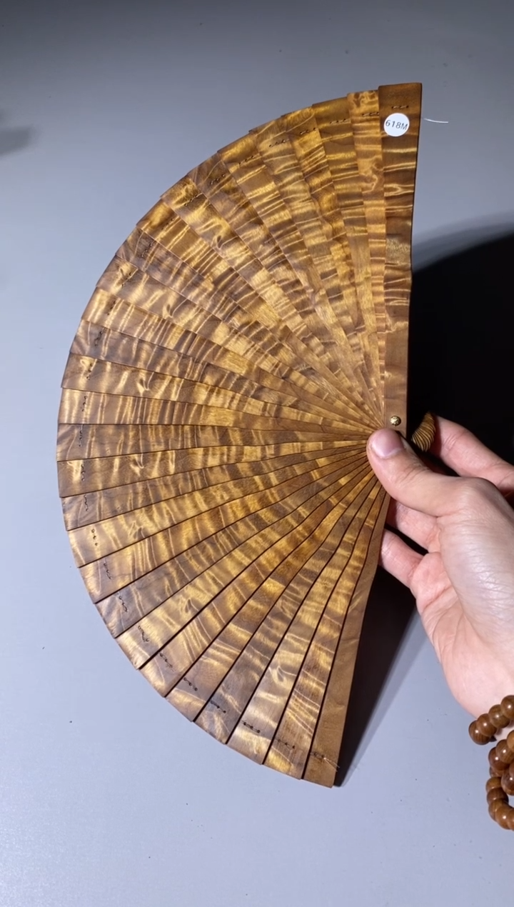 【闪购商品】金丝楠木雕618号18cm精品金丝楠扇子