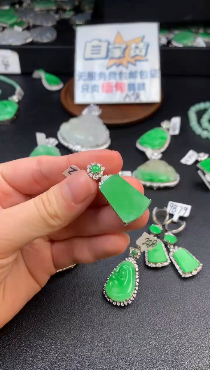 【闪购商品】翡翠颈饰银S925镶嵌翡翠