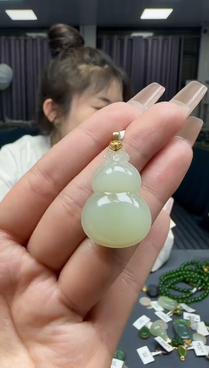【闪购商品】和田玉挂件18K金镶嵌1