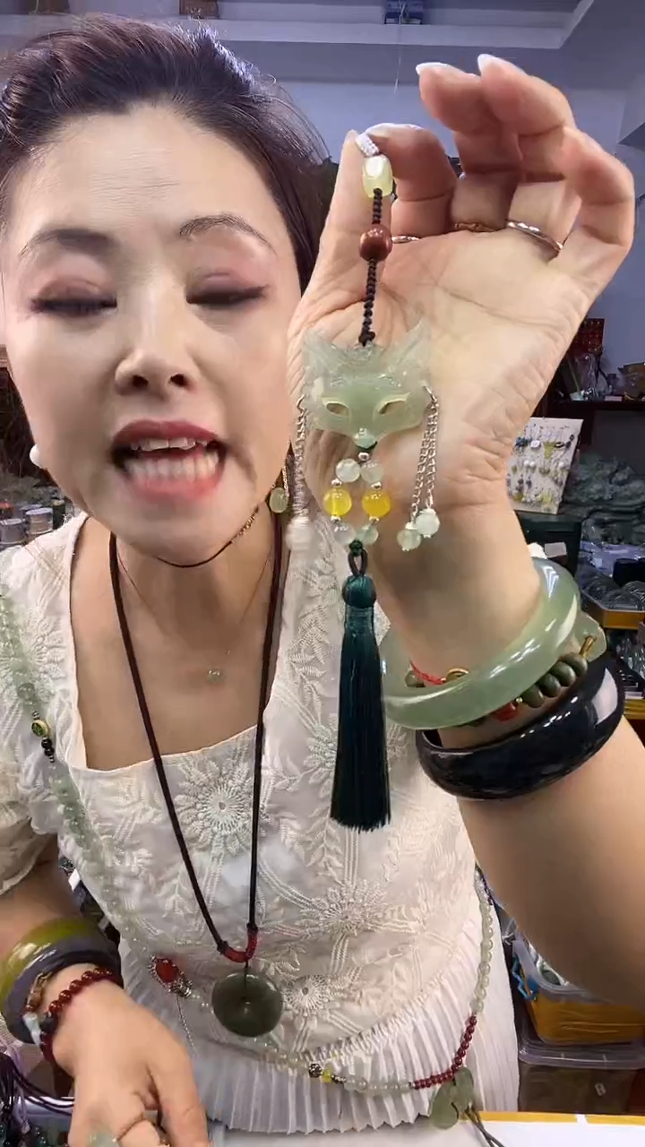 未镶嵌蛇纹石玉狐狸多样性发货其中之一