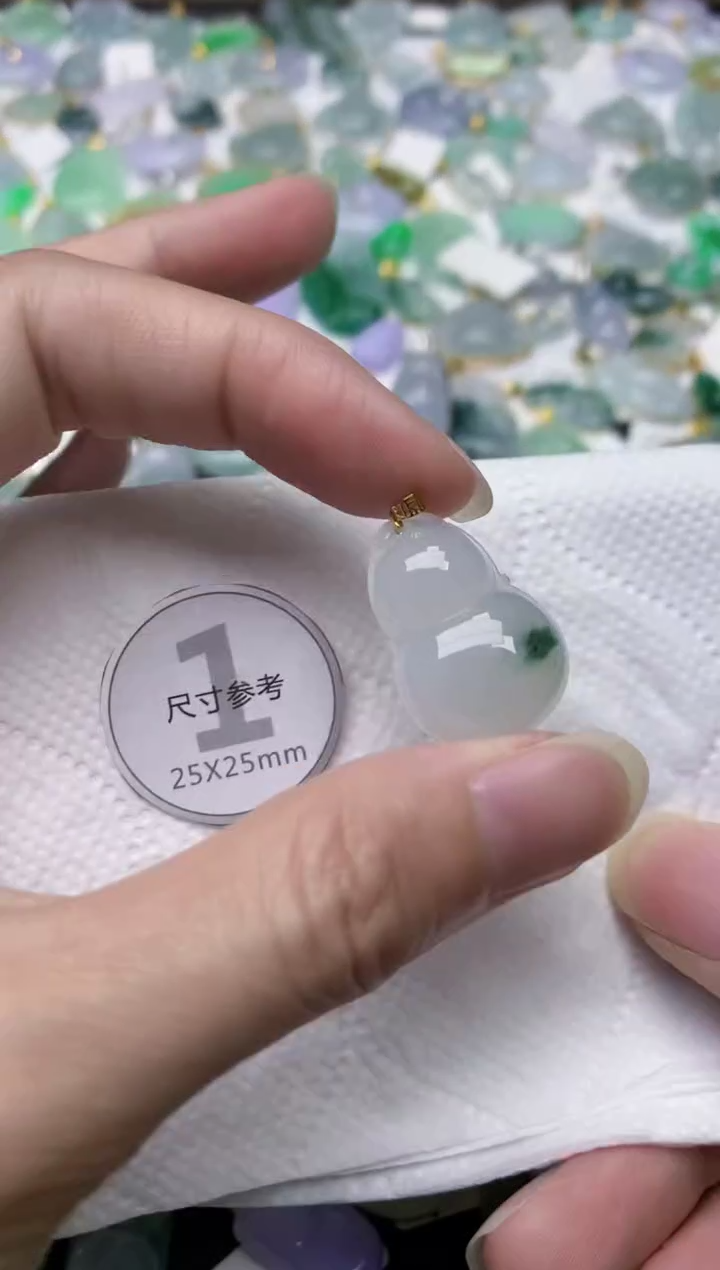 颈饰18K金镶嵌翡翠天然翡翠A货