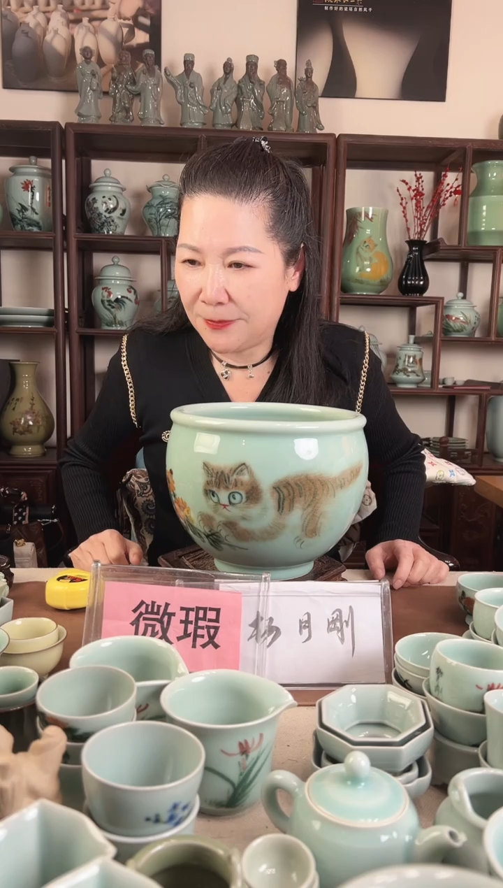   微瑕 釉中彩 猫画 风水缸（釉裂）