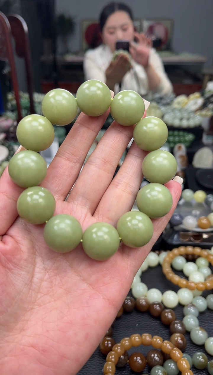 【闪购商品】和田玉手串未镶嵌新疆若羌青黄口卡20