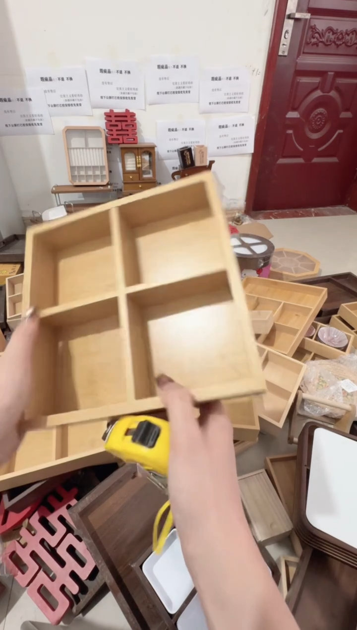 原木色四宫格微瑕拍下不退不换无售后