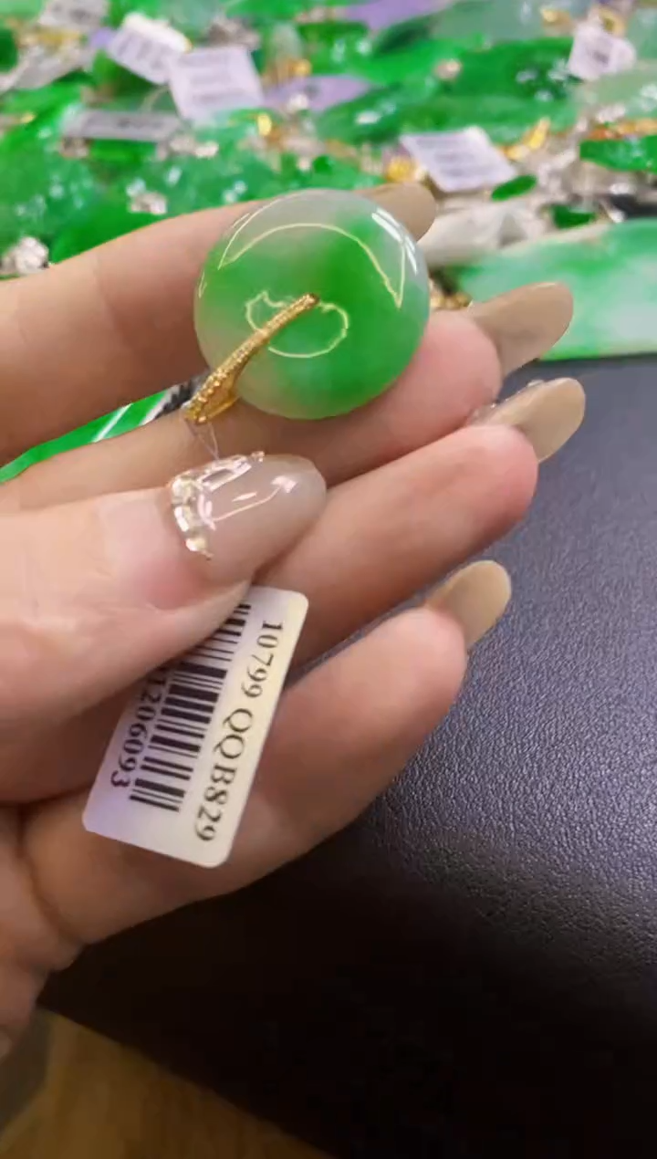 【闪购商品】定制翡翠18K金镶嵌扣