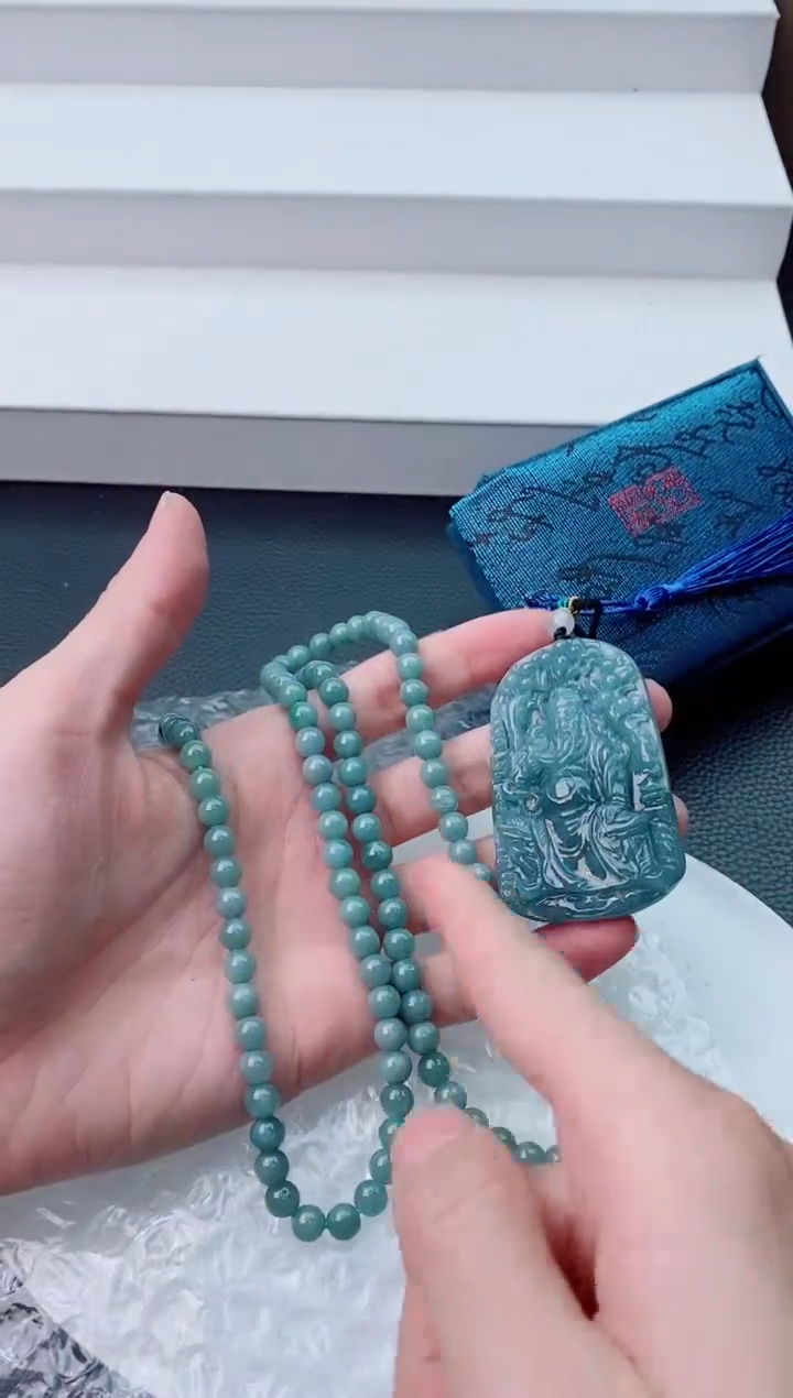 【闪购商品】翡翠颈饰未镶嵌           