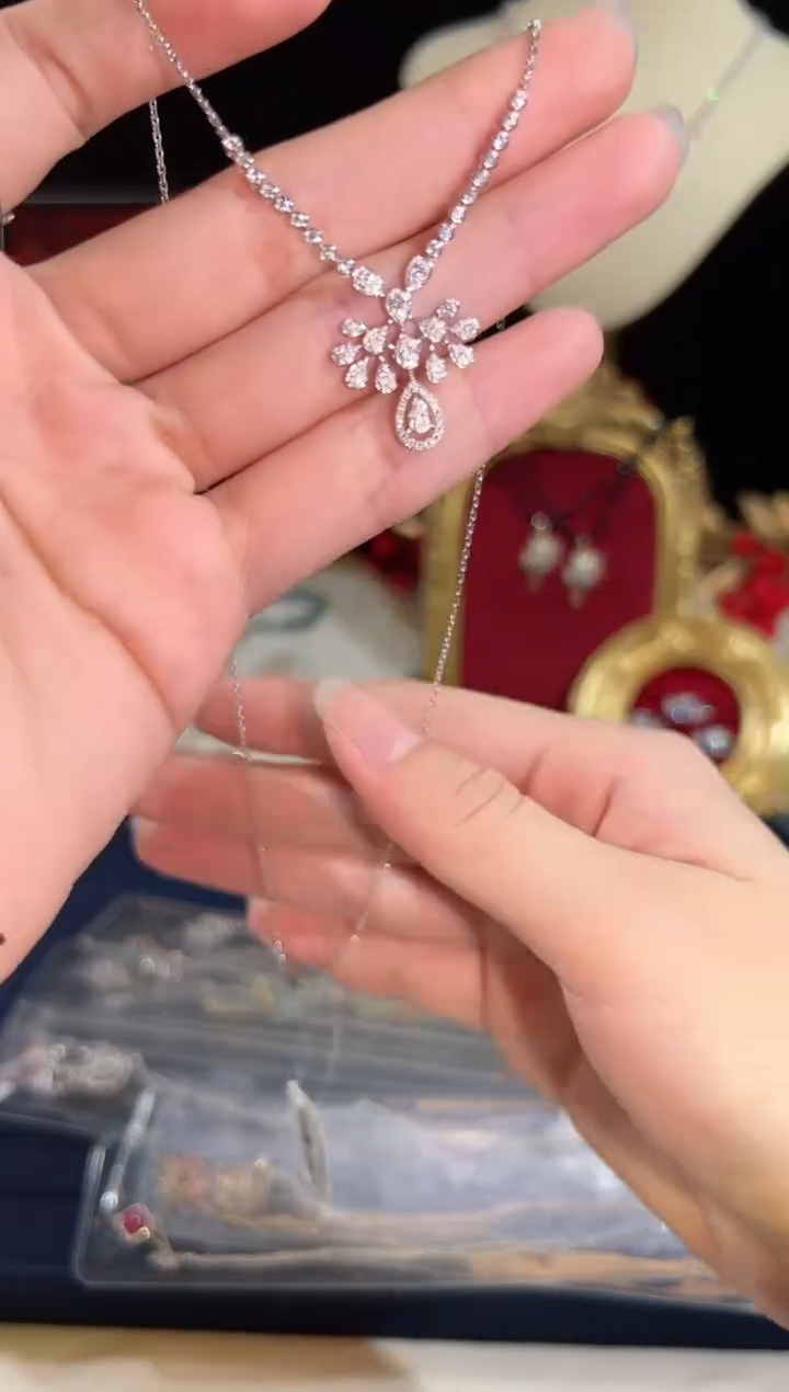 【闪购商品】钻石颈饰18K金镶嵌BN13394#-W#89