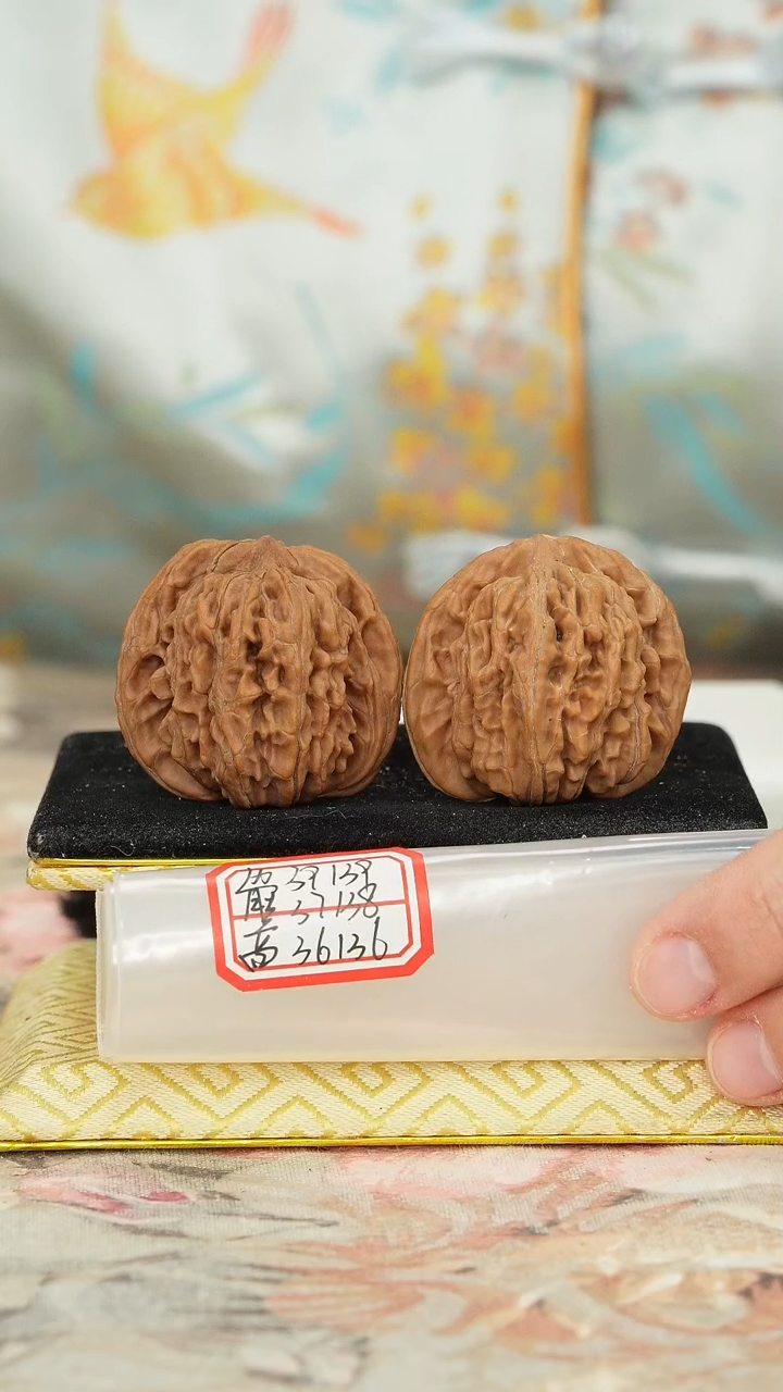 【闪购商品】文玩核桃把件老楼