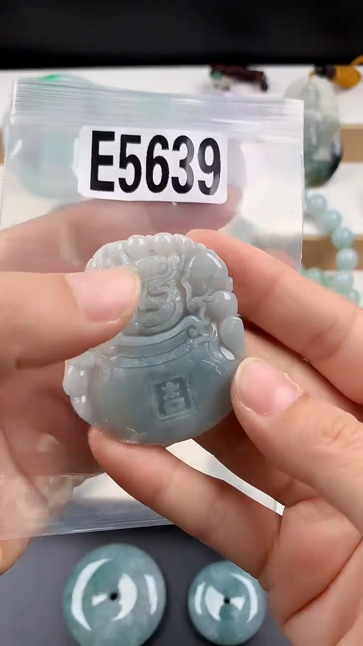 颈饰未镶嵌翡翠天然翡翠吊坠挂件