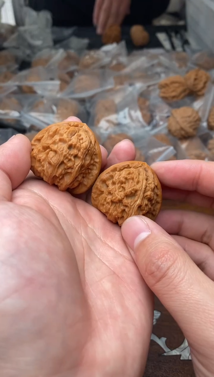 【闪购商品】文玩核桃把件G30号38尺白狮子