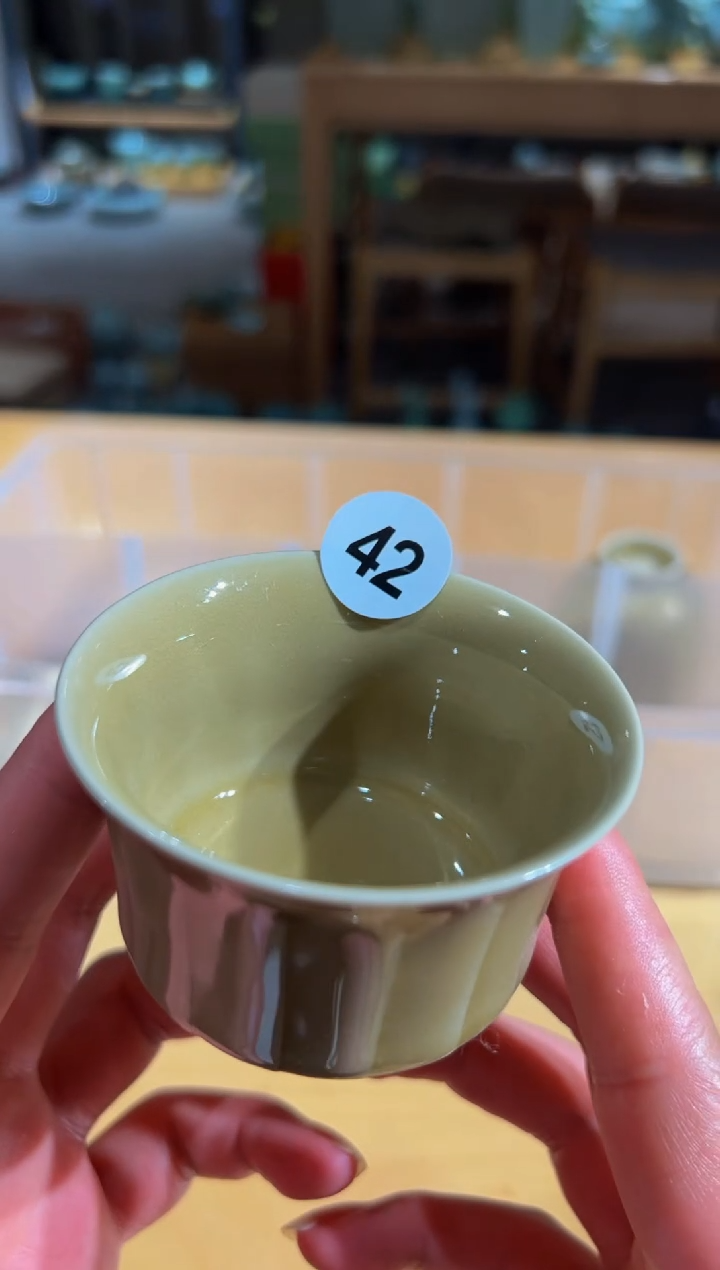 42老板娘专场黄釉莲瓣杯