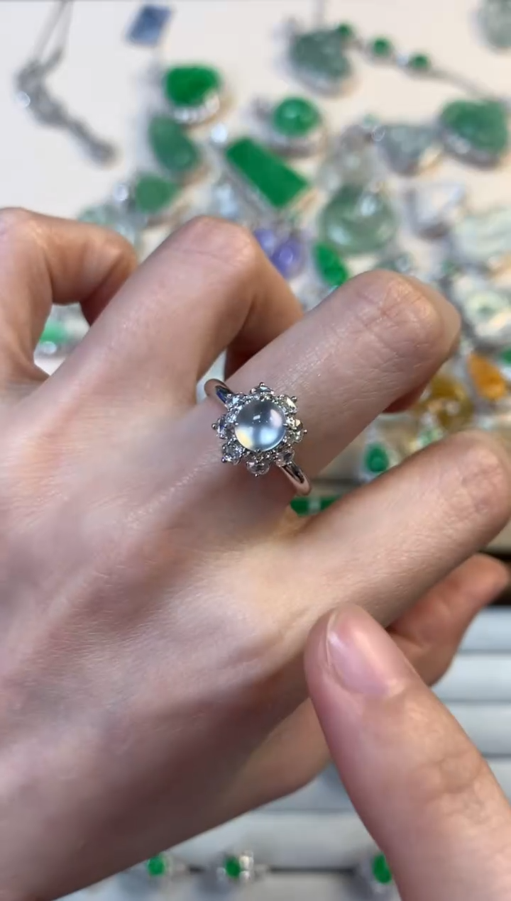 翡翠18K金镶嵌戒指蛋面戒指