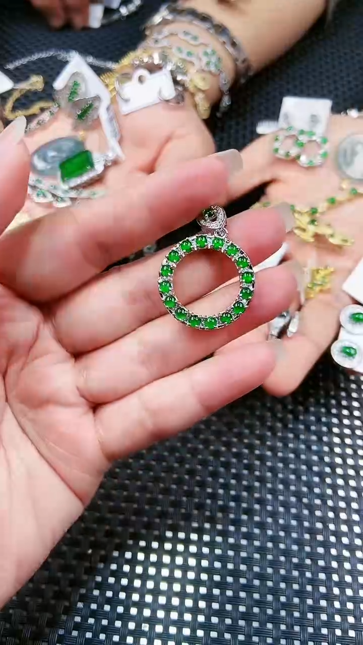 【闪购商品】翡翠吊坠(不含链)未镶嵌11111111