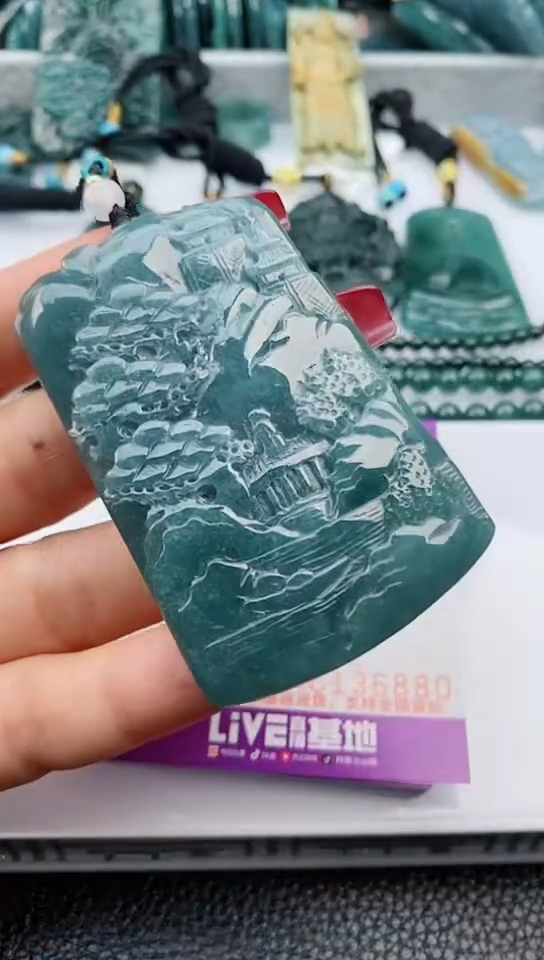 【闪购商品】翡翠颈饰未镶嵌           